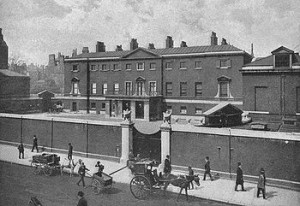 Devonshire_House_from_The_Queen's_London_(1896)