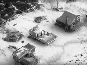 Hurricane Gloria devastation on Fire Island, New York, 28 Sept 1985. (AP Photo/Rick Maiman)