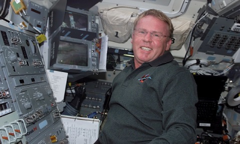 Andy Thomas aboard Discovery on STS-114. Credit: NASA